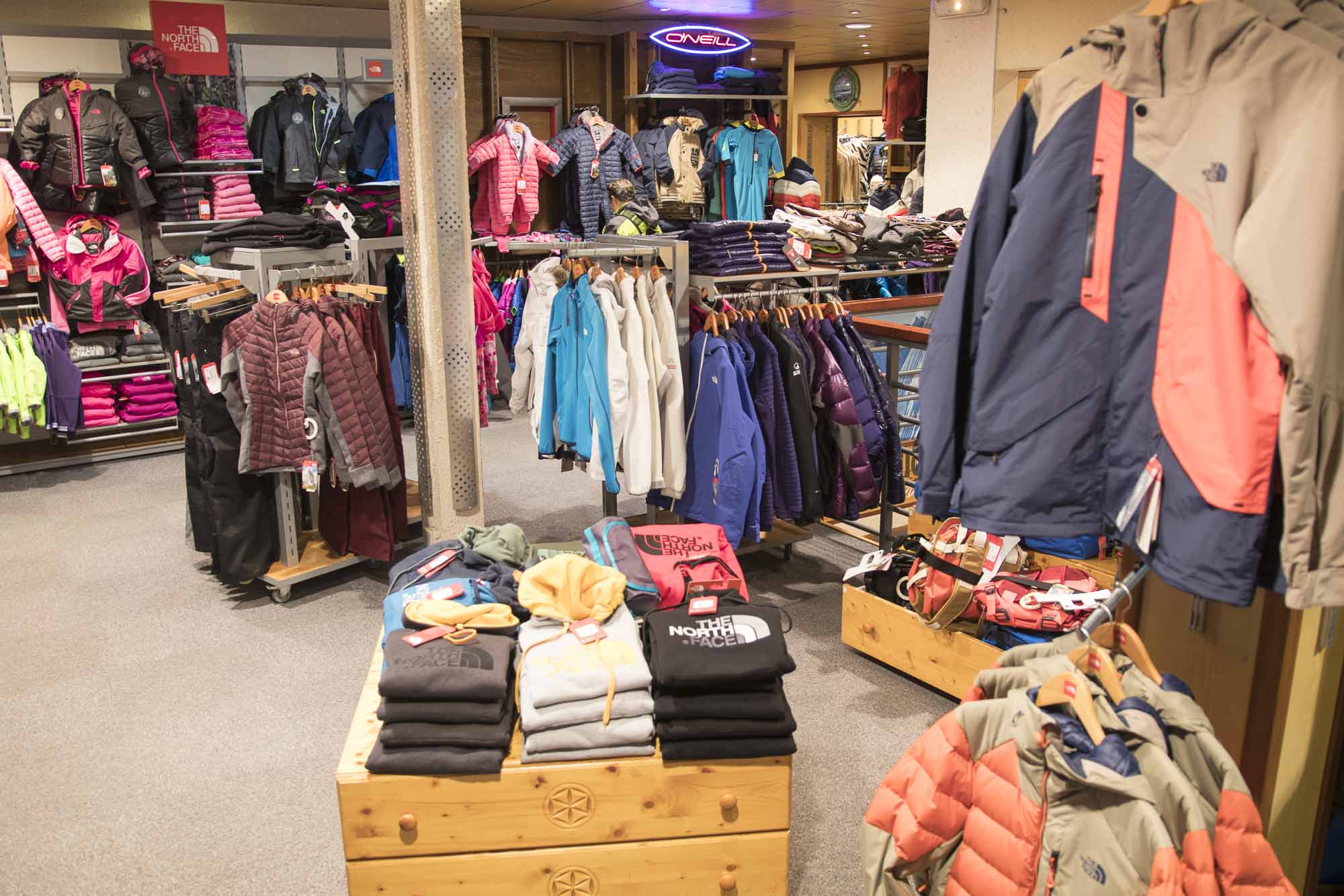 Rental shop, Ski Rental, Equipment hire, Base of the slopes Ski